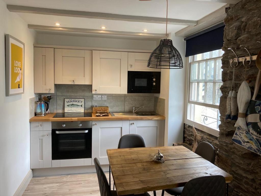 "Prospect House" - Two Private Apartments In This 17Th Century Cottage - Apartment 2 Has A Kids Cabin Bunk Room - Book Both Apartments For One Large House With Connecting Door In Lobby - Public Parking Outside لوي المظهر الخارجي الصورة